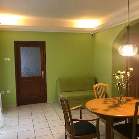 Darvas Apartman Guest house *